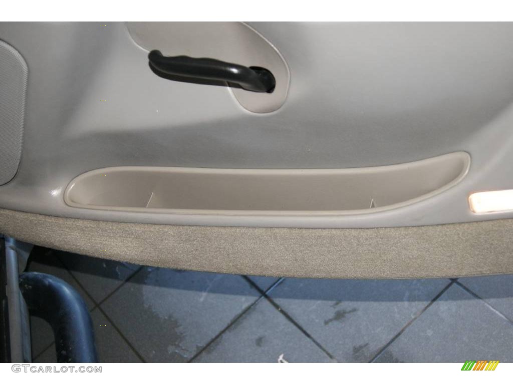 2004 Suburban 1500 Z71 4x4 - Summit White / Tan/Neutral photo #64