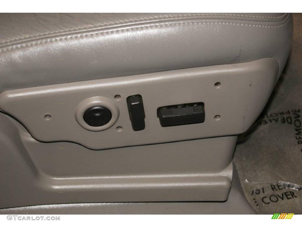 2004 Suburban 1500 Z71 4x4 - Summit White / Tan/Neutral photo #66