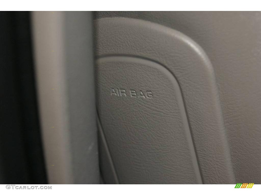 2004 Suburban 1500 Z71 4x4 - Summit White / Tan/Neutral photo #68