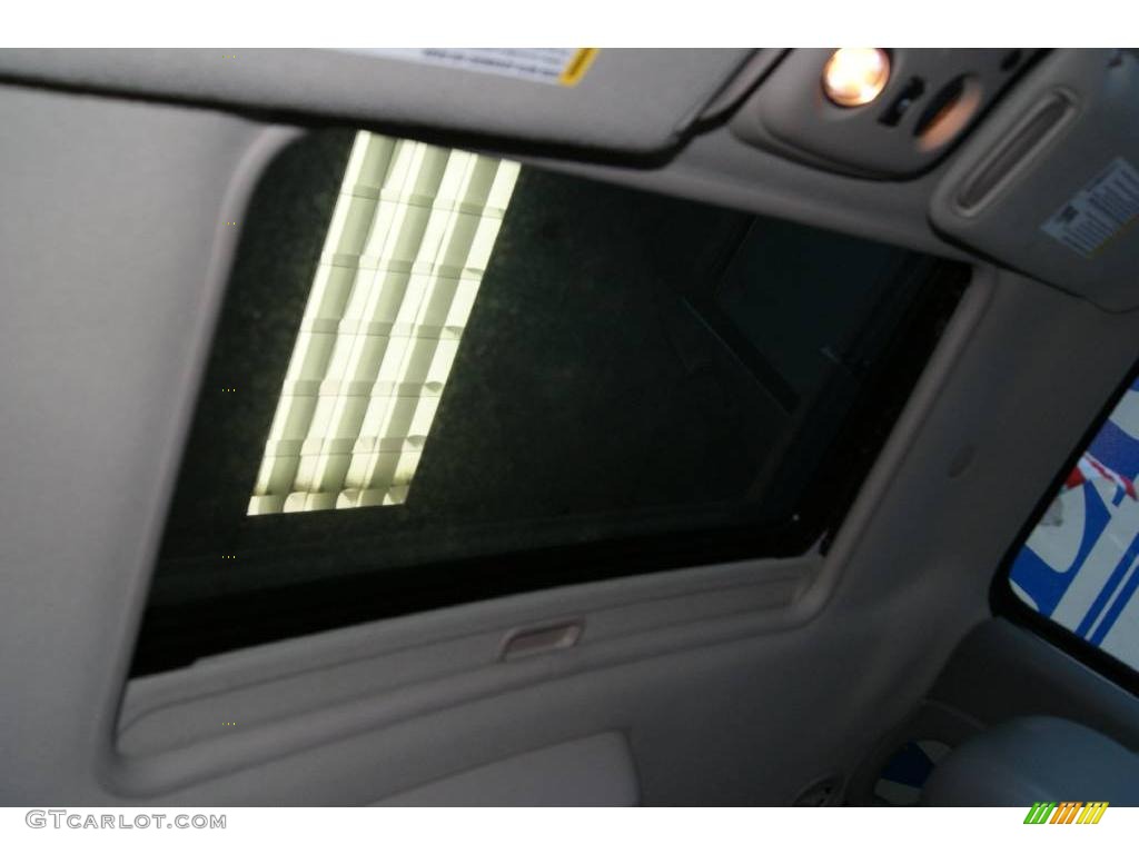 2004 Suburban 1500 Z71 4x4 - Summit White / Tan/Neutral photo #70