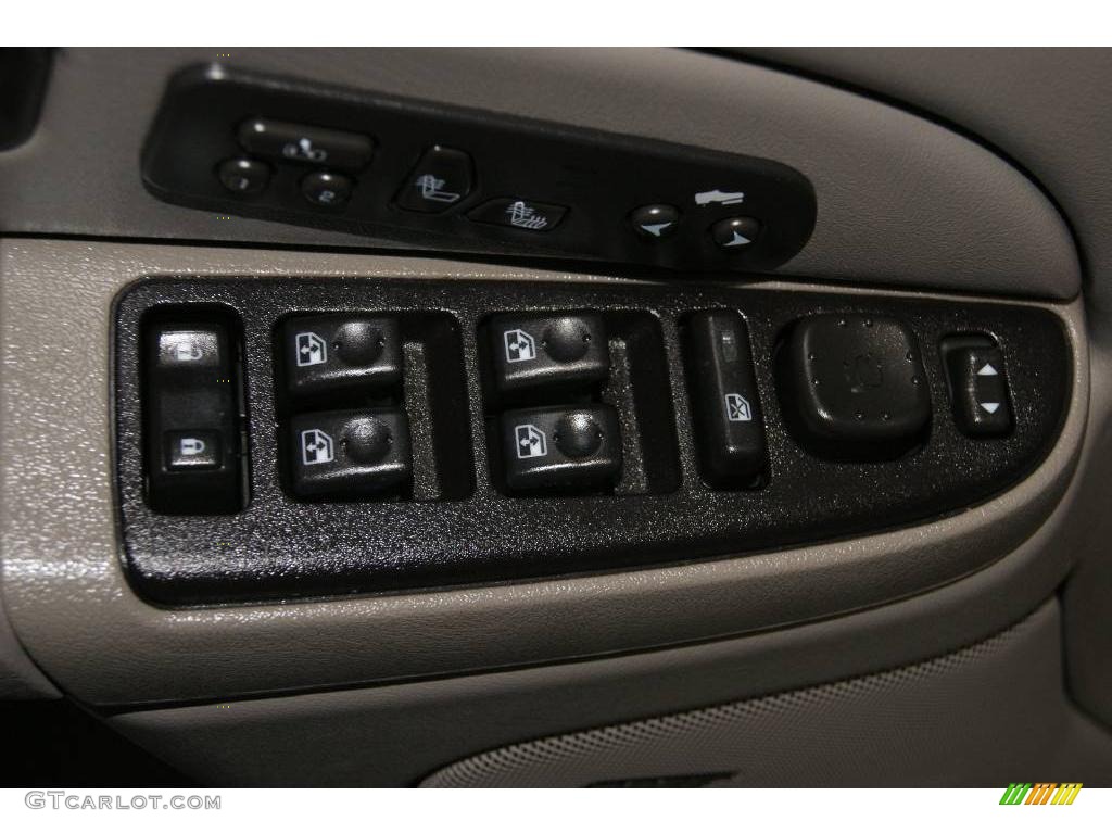 2004 Suburban 1500 Z71 4x4 - Summit White / Tan/Neutral photo #72