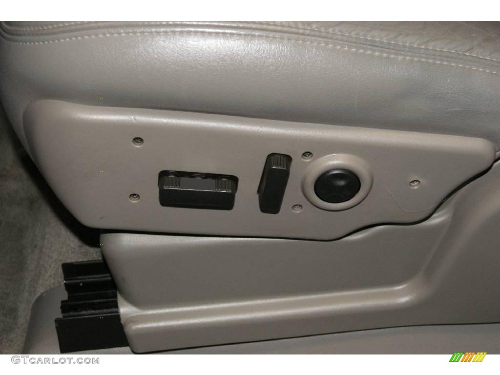 2004 Suburban 1500 Z71 4x4 - Summit White / Tan/Neutral photo #73