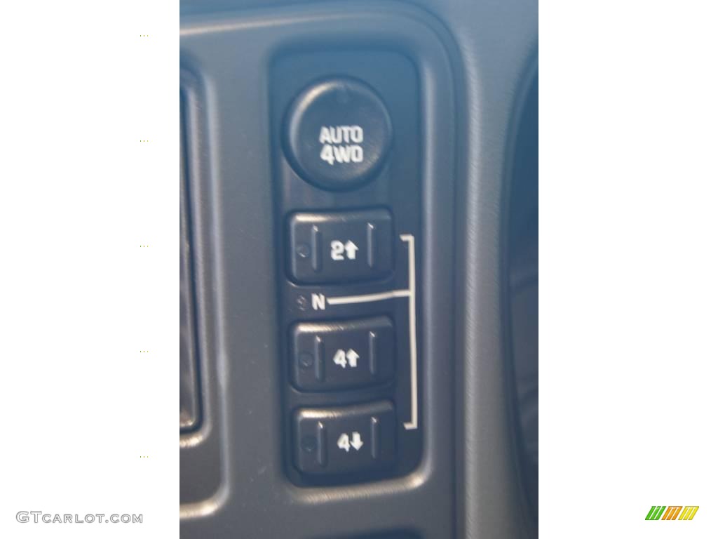 2004 Suburban 1500 Z71 4x4 - Summit White / Tan/Neutral photo #75