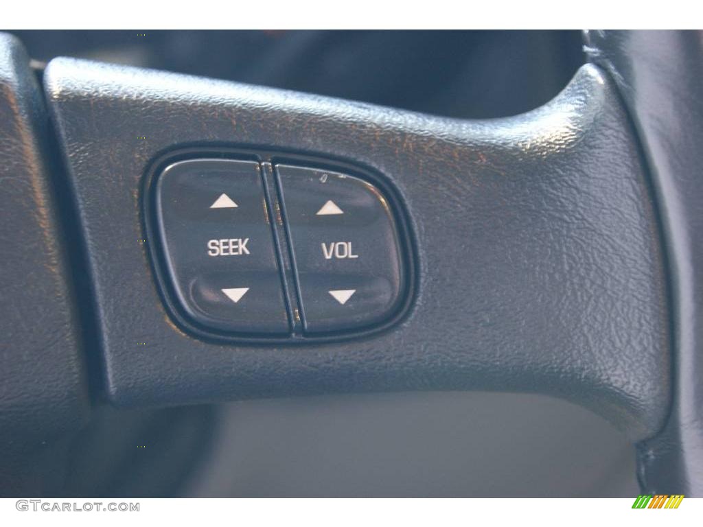 2004 Suburban 1500 Z71 4x4 - Summit White / Tan/Neutral photo #78