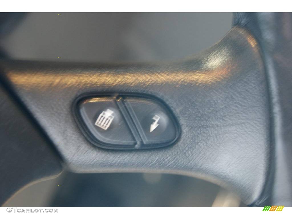 2004 Suburban 1500 Z71 4x4 - Summit White / Tan/Neutral photo #79