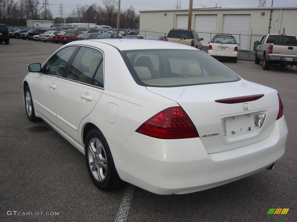 2007 Accord SE Sedan - Taffeta White / Ivory photo #3