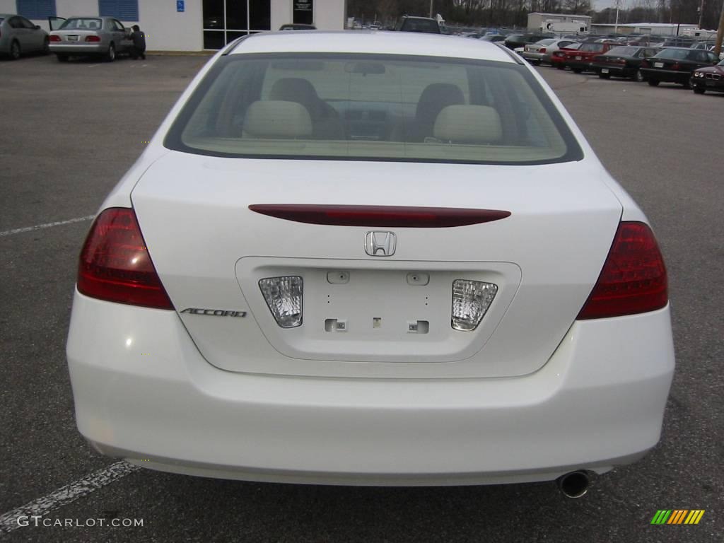 2007 Accord SE Sedan - Taffeta White / Ivory photo #4