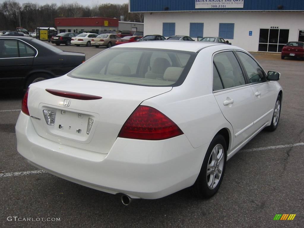 2007 Accord SE Sedan - Taffeta White / Ivory photo #5