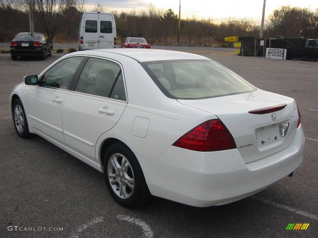 2007 Accord SE Sedan - Taffeta White / Ivory photo #27