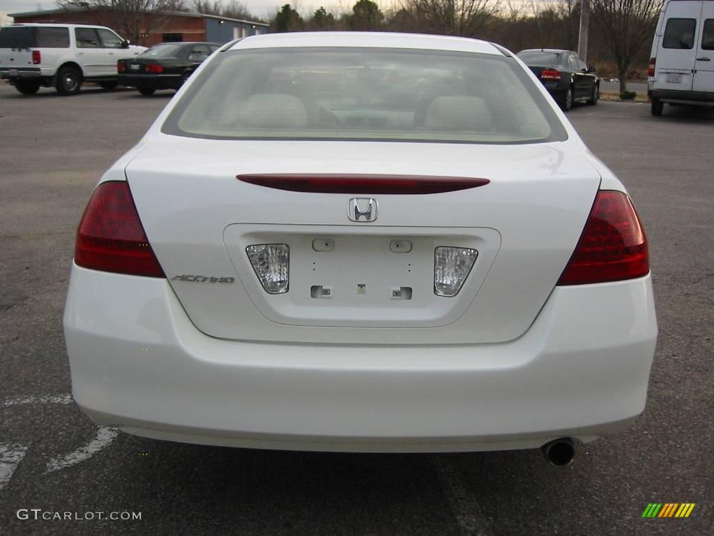 2007 Accord SE Sedan - Taffeta White / Ivory photo #28