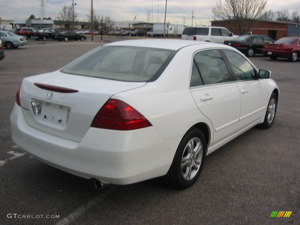 2007 Accord SE Sedan - Taffeta White / Ivory photo #29