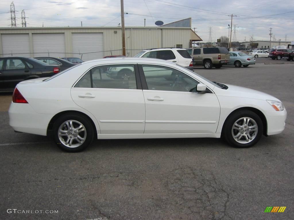 2007 Accord SE Sedan - Taffeta White / Ivory photo #30