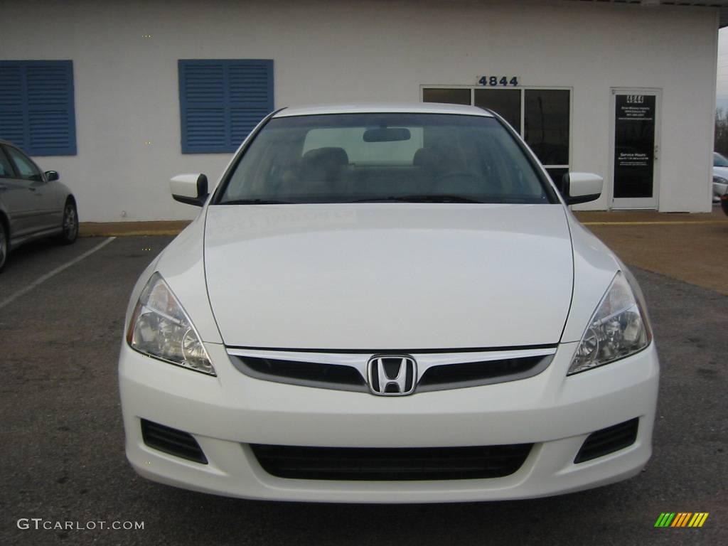 2007 Accord SE Sedan - Taffeta White / Ivory photo #32