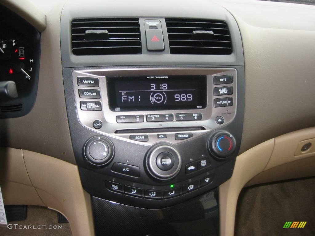 2007 Accord SE Sedan - Taffeta White / Ivory photo #37