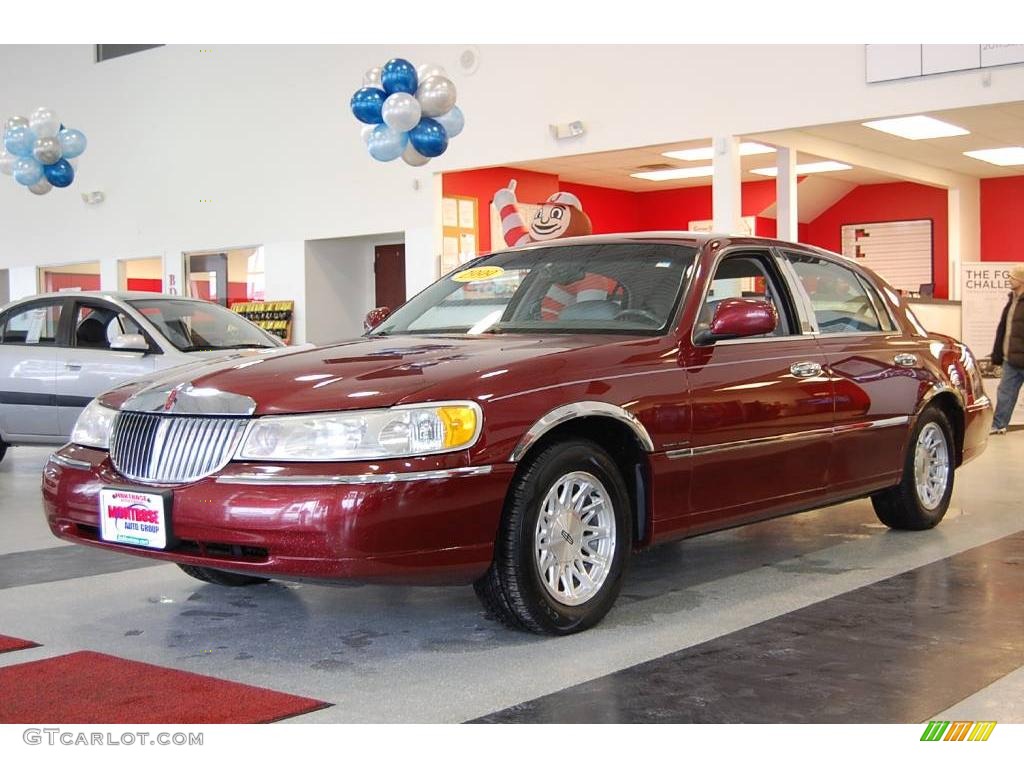 1999 Town Car Signature - Cordovan Metallic / Light Graphite photo #2