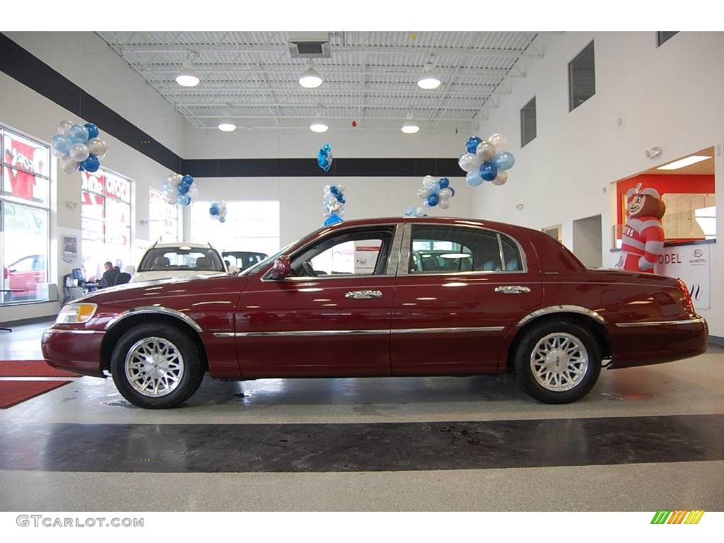1999 Town Car Signature - Cordovan Metallic / Light Graphite photo #3