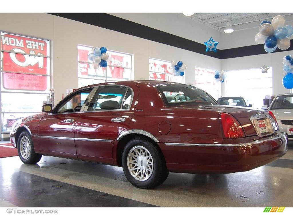 1999 Town Car Signature - Cordovan Metallic / Light Graphite photo #4