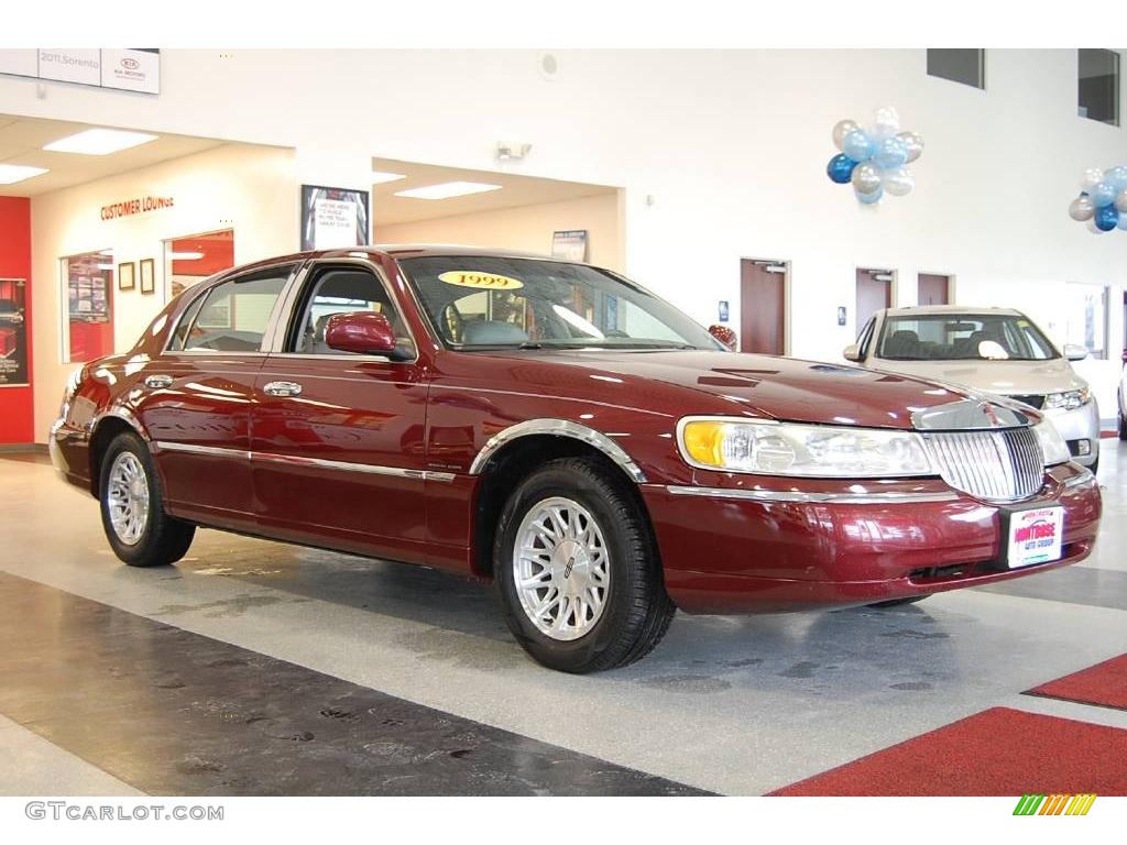 1999 Town Car Signature - Cordovan Metallic / Light Graphite photo #9