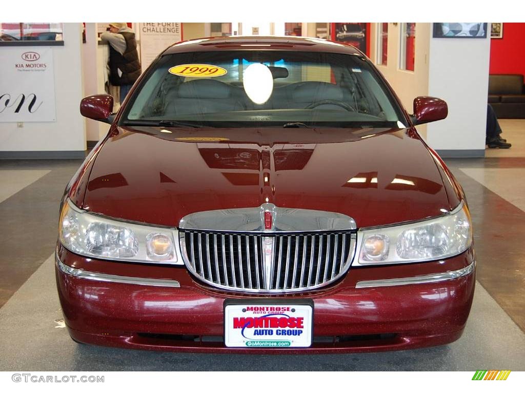 1999 Town Car Signature - Cordovan Metallic / Light Graphite photo #10