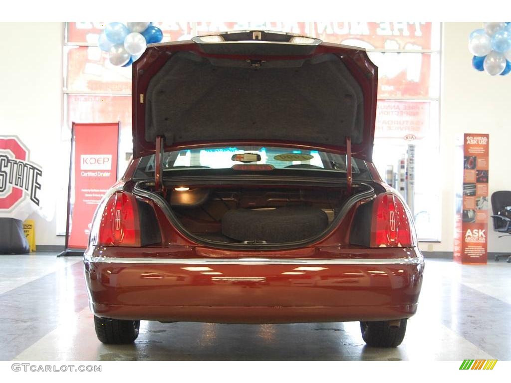 1999 Town Car Signature - Cordovan Metallic / Light Graphite photo #57