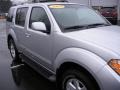Silver Lightning - Pathfinder SE 4x4 Photo No. 4