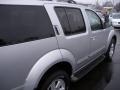 Silver Lightning - Pathfinder SE 4x4 Photo No. 5