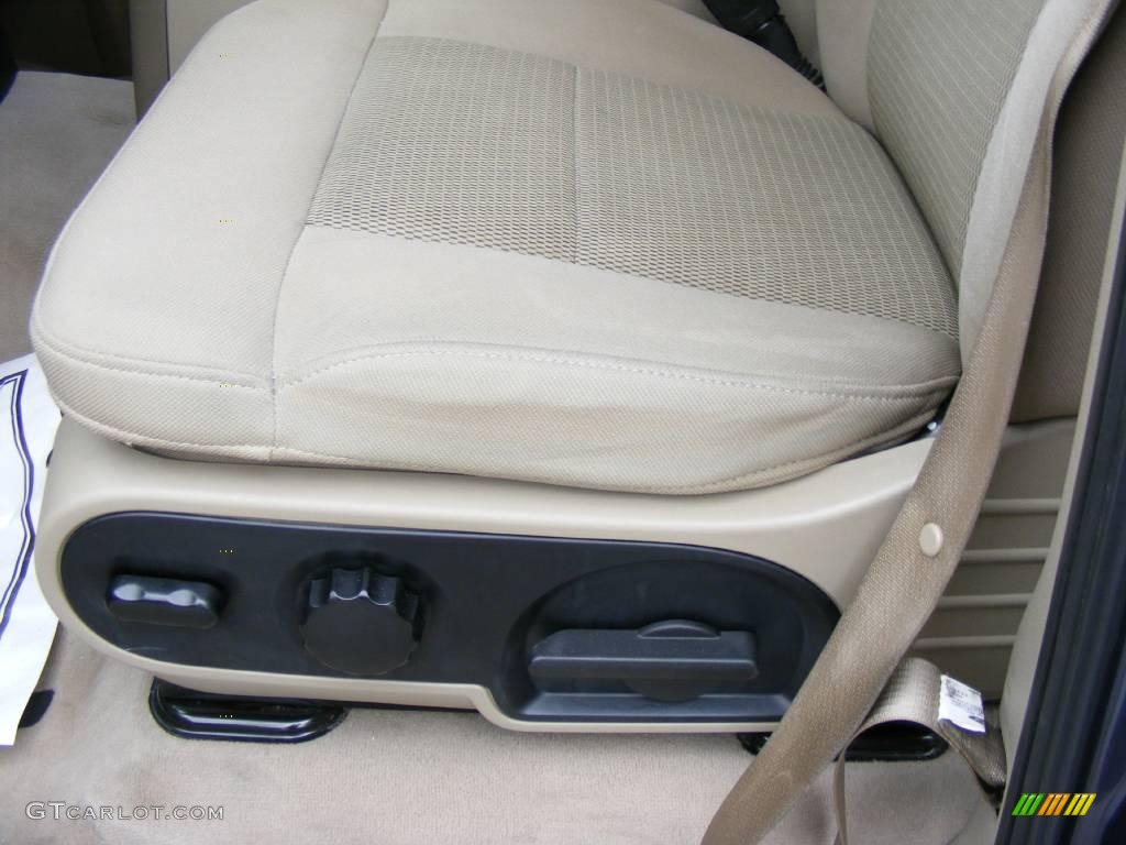 2004 F150 XLT SuperCrew - Medium Wedgewood Blue Metallic / Tan photo #35