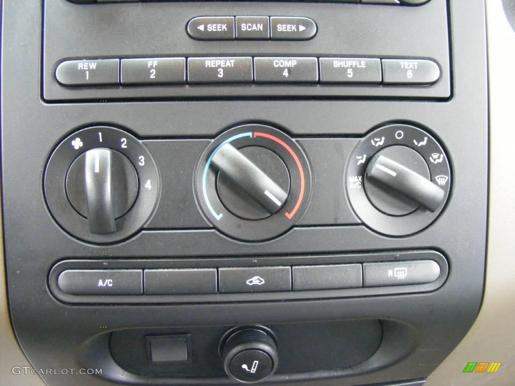 2004 F150 XLT SuperCrew - Medium Wedgewood Blue Metallic / Tan photo #39