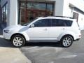 Diamond White Pearl - Outlander SE Photo No. 2