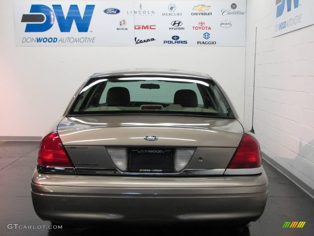 2005 Crown Victoria  - Arizona Beige Metallic / Medium Parchment photo #7