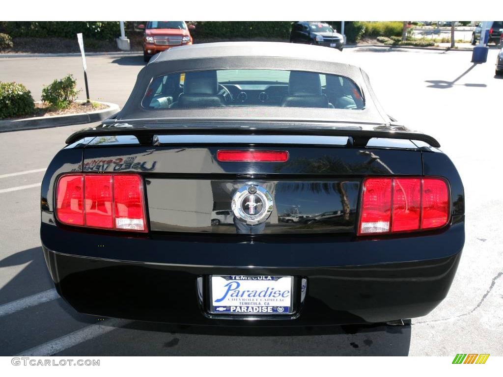 2005 Mustang V6 Premium Convertible - Black / Dark Charcoal photo #11