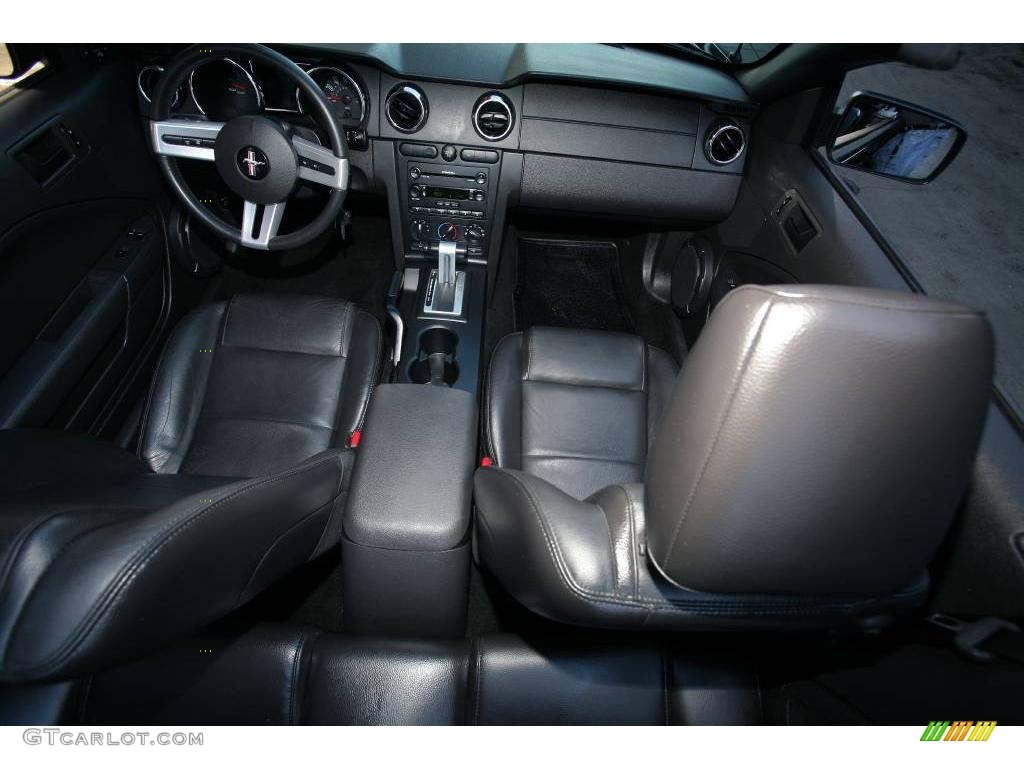 2005 Mustang V6 Premium Convertible - Black / Dark Charcoal photo #26