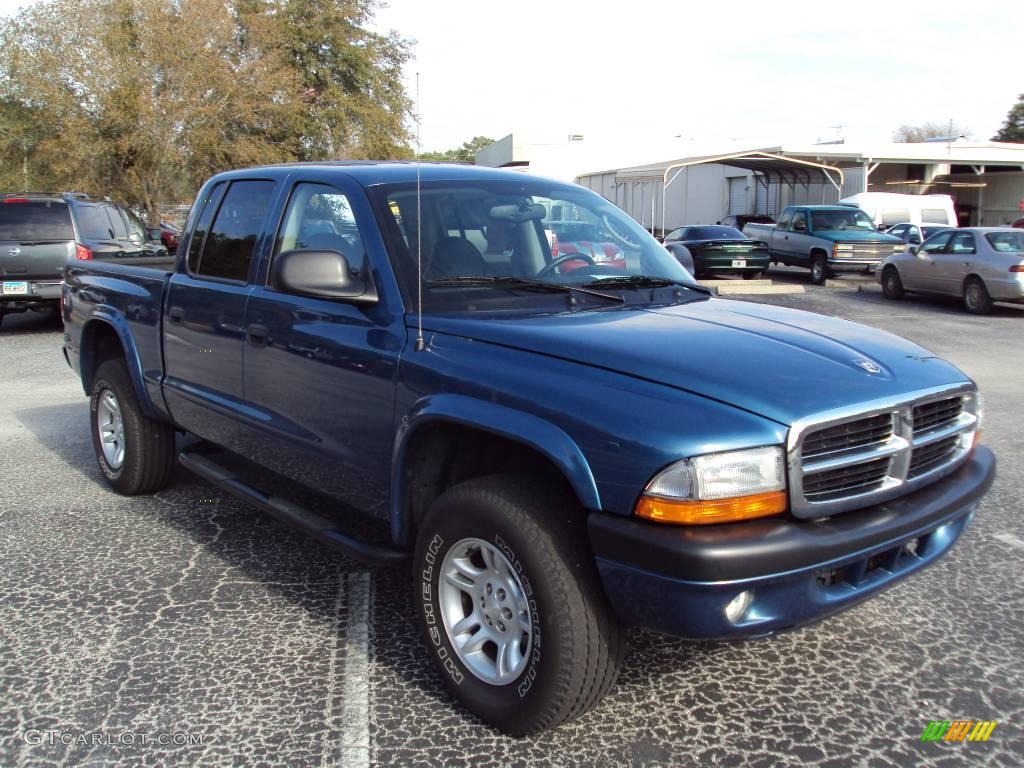 2004 Dakota SLT Quad Cab 4x4 - Patriot Blue Pearl / Dark Slate Gray photo #10