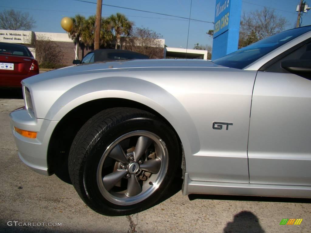 2005 Mustang GT Premium Coupe - Satin Silver Metallic / Red Leather photo #24