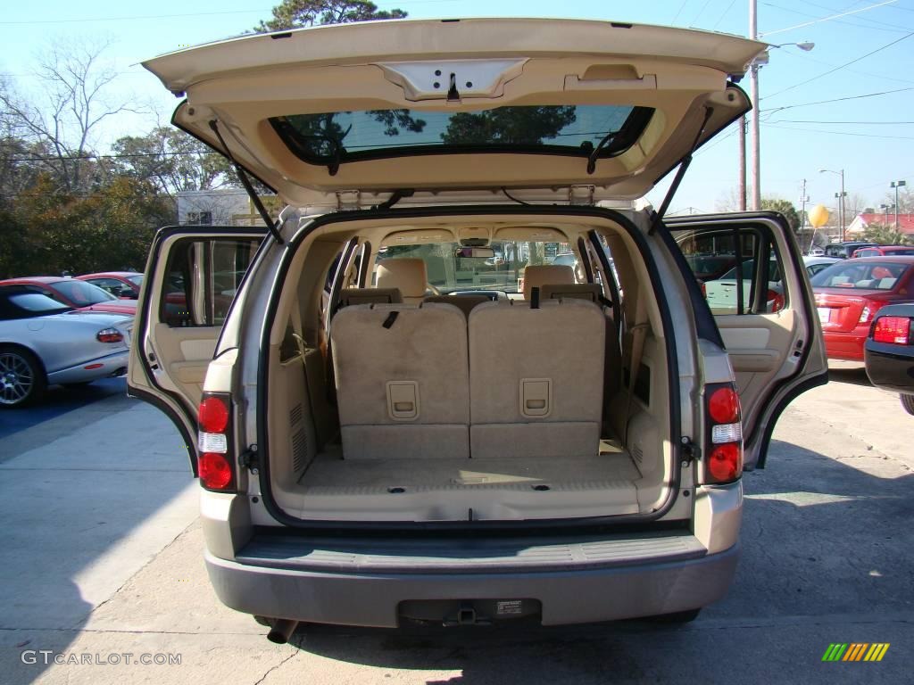 2006 Explorer XLT - Pueblo Gold Metallic / Camel photo #12