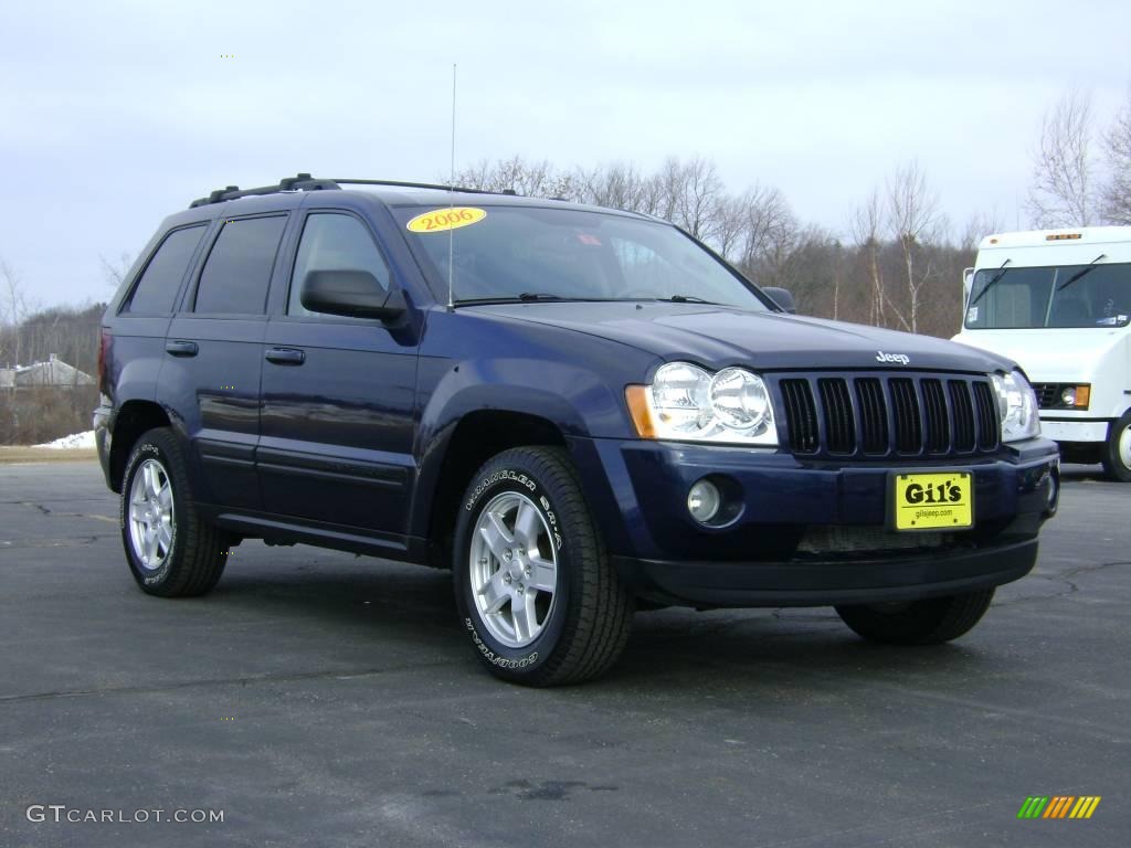 2006 Grand Cherokee Laredo 4x4 - Midnight Blue Pearl / Medium Slate Gray photo #9