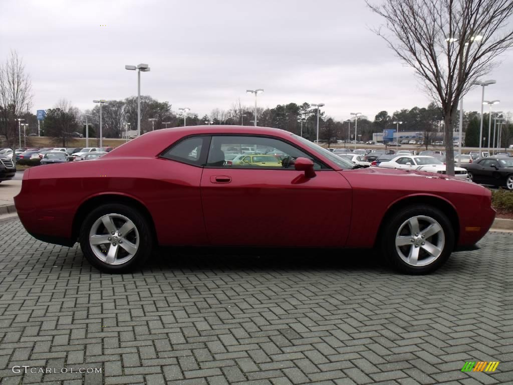 2009 Challenger SE - Inferno Red Crystal Pearl Coat / Dark Slate Gray photo #6