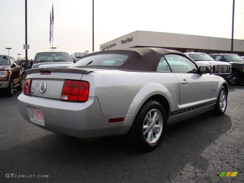 2009 Mustang V6 Convertible - Brilliant Silver Metallic / Light Graphite photo #3