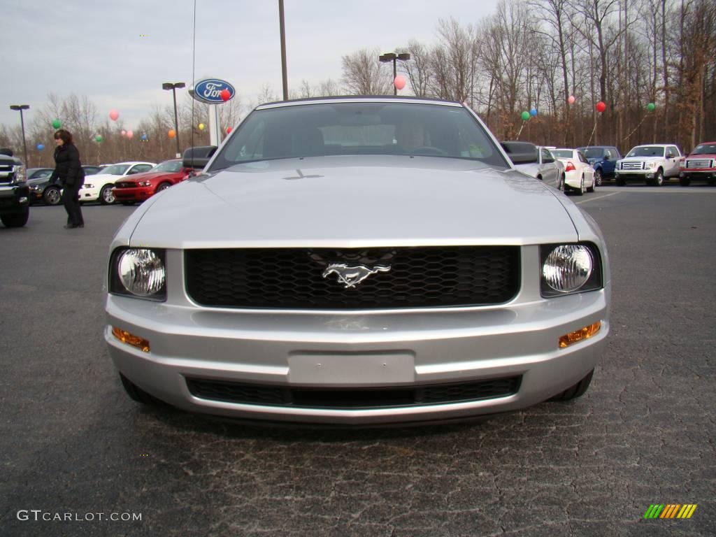 2009 Mustang V6 Convertible - Brilliant Silver Metallic / Light Graphite photo #7