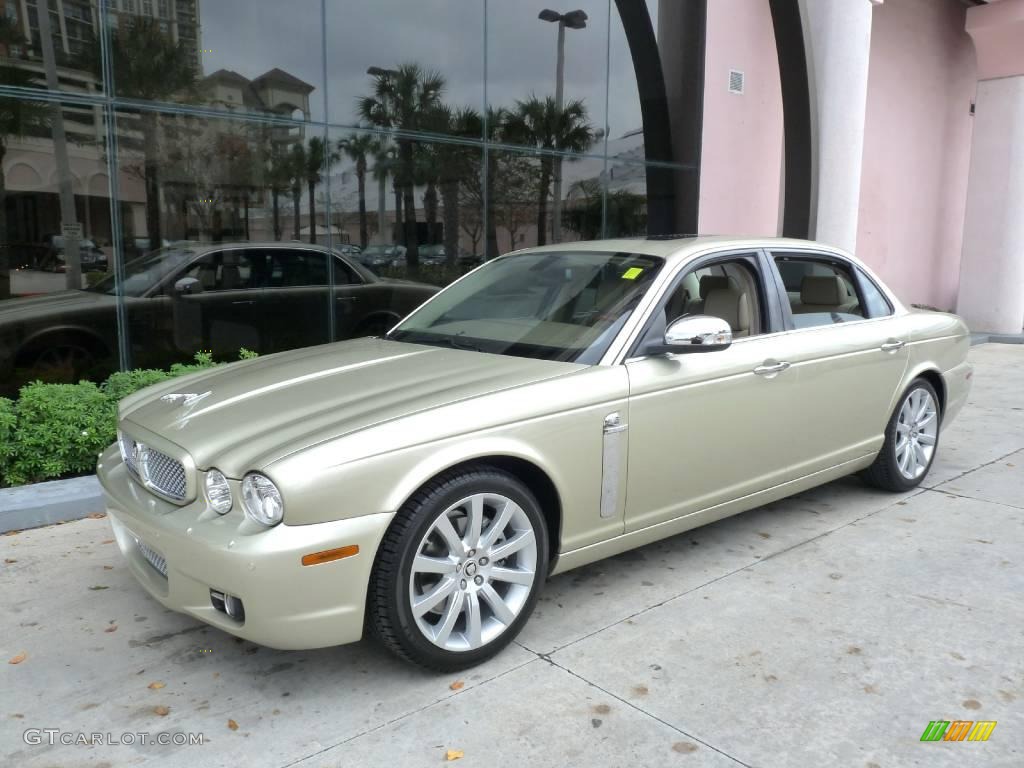 2008 XJ Vanden Plas - Winter Gold Metallic / Champagne/Mocha photo #1
