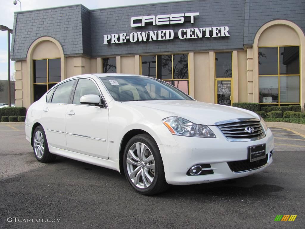 Moonlight White Infiniti M