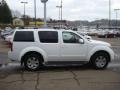 Avalanche White - Pathfinder LE 4x4 Photo No. 5