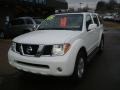 2005 Avalanche White Nissan Pathfinder LE 4x4  photo #16