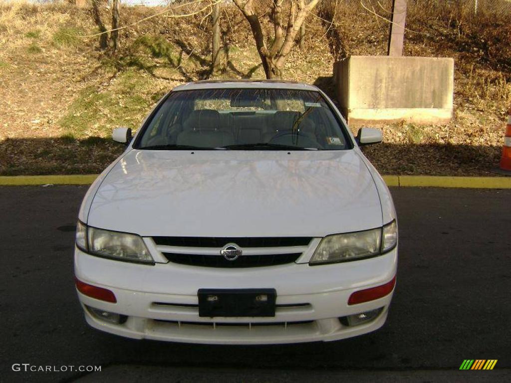 1998 Maxima GLE - Arctic White Pearl Metallic / Beige photo #4
