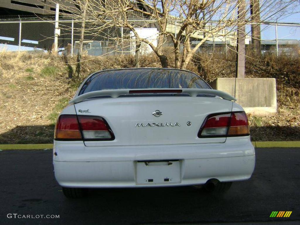 1998 Maxima GLE - Arctic White Pearl Metallic / Beige photo #7