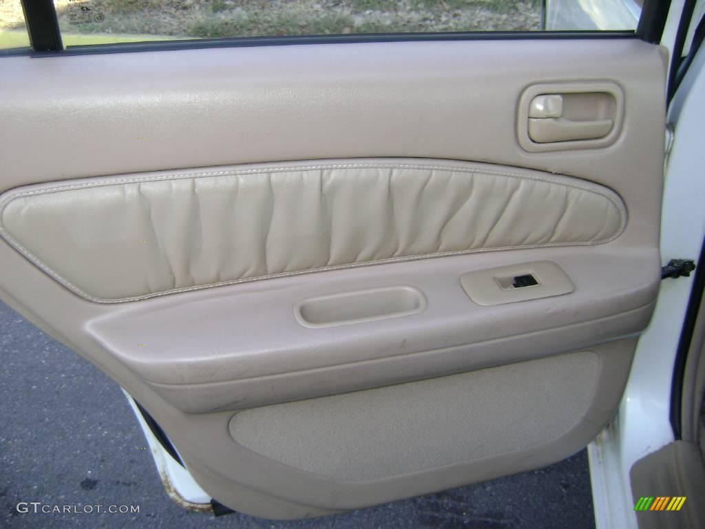 1998 Maxima GLE - Arctic White Pearl Metallic / Beige photo #9