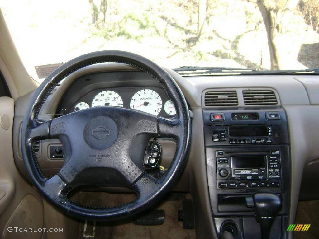 1998 Maxima GLE - Arctic White Pearl Metallic / Beige photo #10