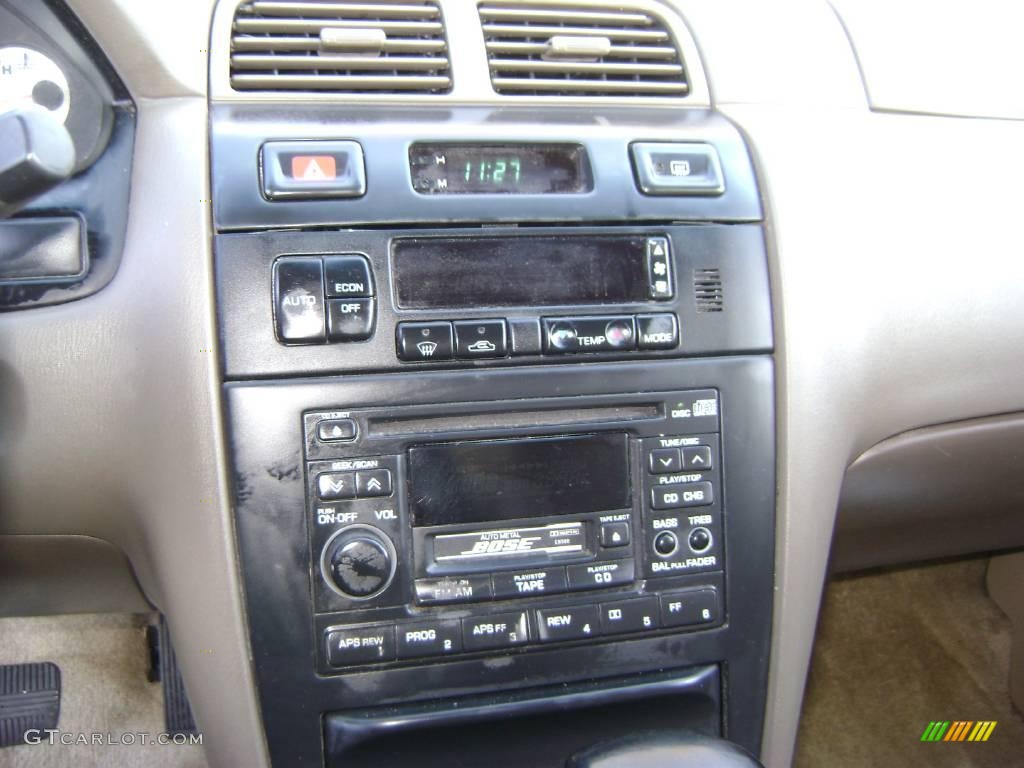 1998 Maxima GLE - Arctic White Pearl Metallic / Beige photo #14