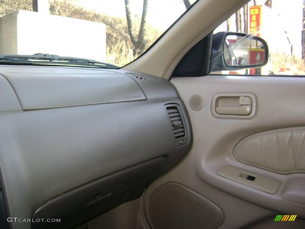 1998 Maxima GLE - Arctic White Pearl Metallic / Beige photo #15