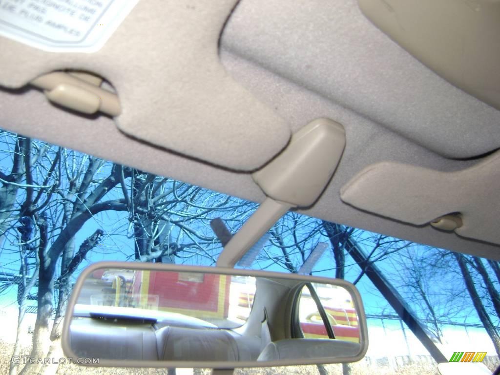 1998 Maxima GLE - Arctic White Pearl Metallic / Beige photo #18